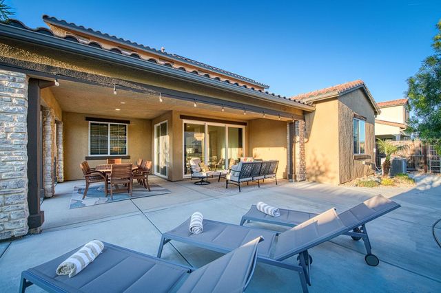 912 Vineyard Court, Madera, CA 93636