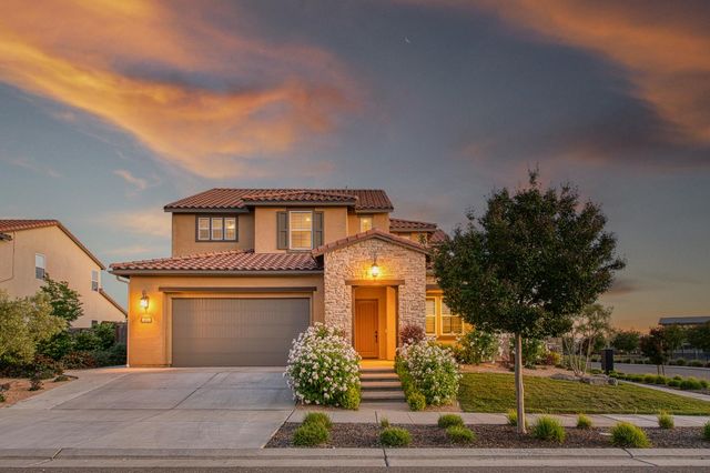 912 Vineyard Court, Madera, CA 93636