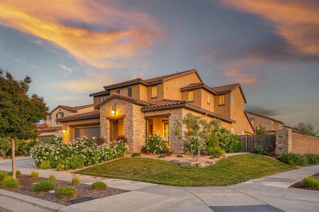 912 Vineyard Court, Madera, CA 93636