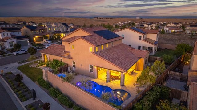 912 Vineyard Court, Madera, CA 93636
