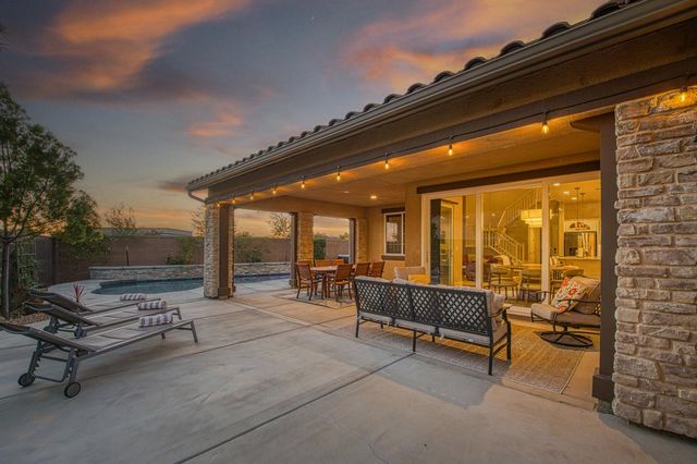 912 Vineyard Court, Madera, CA 93636