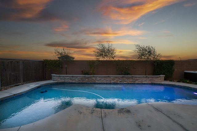 912 Vineyard Court, Madera, CA 93636