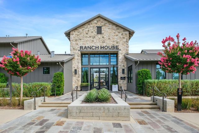 912 Vineyard Court, Madera, CA 93636