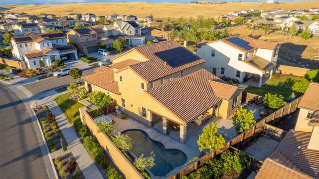 912 Vineyard Court, Madera, CA 93636