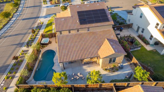 912 Vineyard Court, Madera, CA 93636