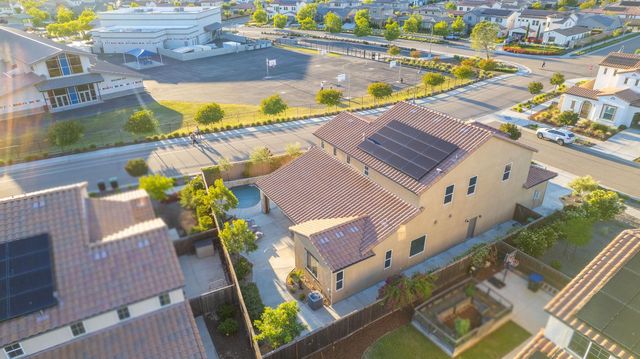 912 Vineyard Court, Madera, CA 93636