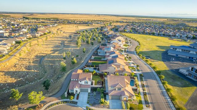 912 Vineyard Court, Madera, CA 93636