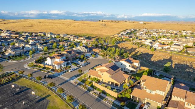 912 Vineyard Court, Madera, CA 93636