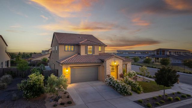 912 Vineyard Court, Madera, CA 93636