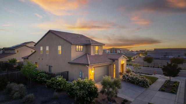 912 Vineyard Court, Madera, CA 93636