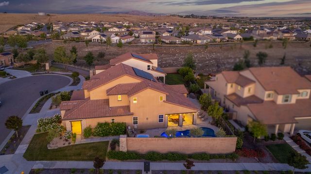 912 Vineyard Court, Madera, CA 93636