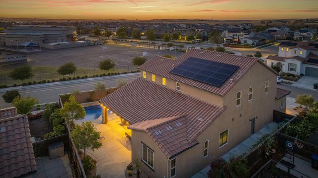 912 Vineyard Court, Madera, CA 93636