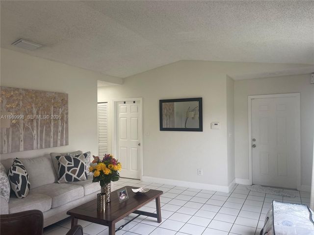 14252 SW 175th Ter, Miami, FL 33177