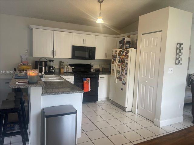 14252 SW 175th Ter, Miami, FL 33177