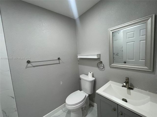14252 SW 175th Ter, Miami, FL 33177
