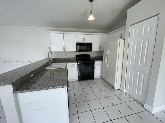 14252 SW 175th Ter, Miami, FL 33177