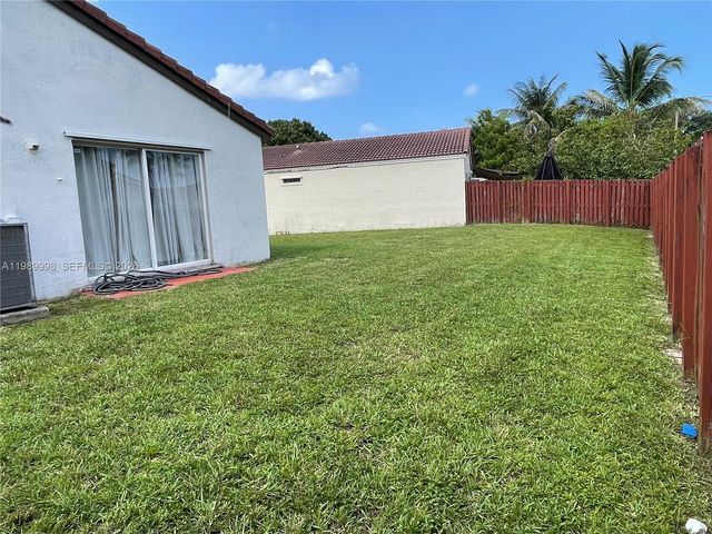 14252 SW 175th Ter, Miami, FL 33177