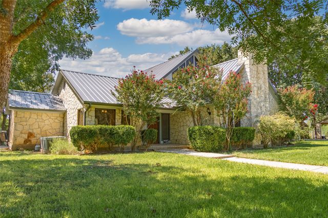 4155 W US Highway 190, San Saba, TX 76877