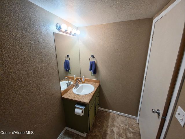 106 S Riverwood CT, Post Falls, ID 83854