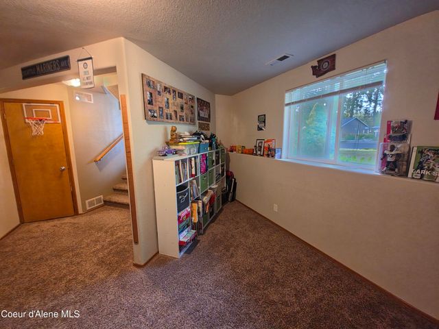 106 S Riverwood CT, Post Falls, ID 83854