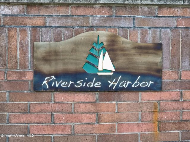 106 S Riverwood CT, Post Falls, ID 83854