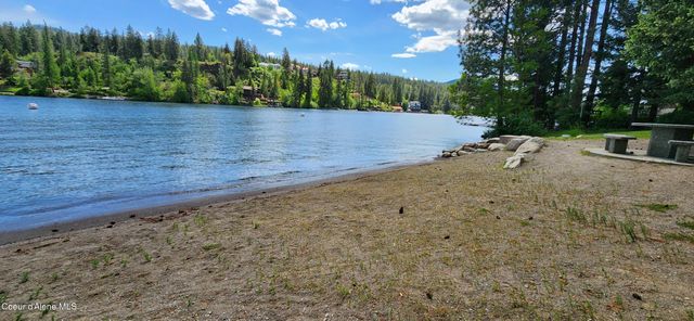 106 S Riverwood CT, Post Falls, ID 83854