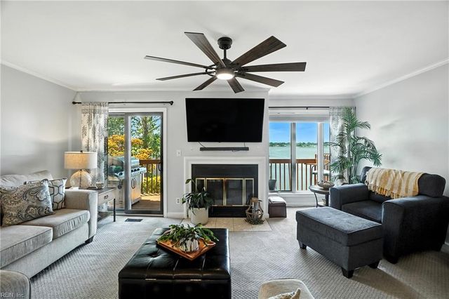 38 Sandie Point LN, Portsmouth, VA 23701