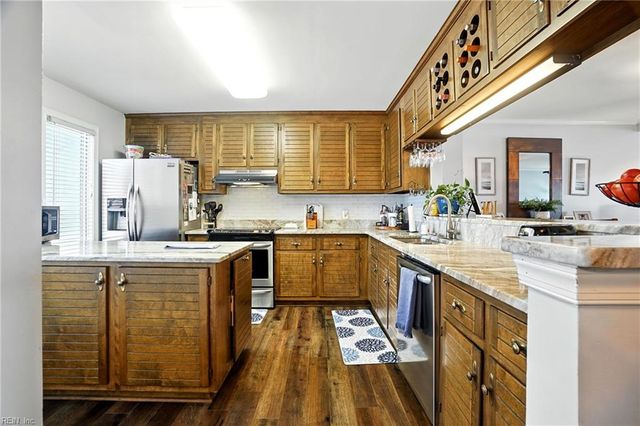 38 Sandie Point LN, Portsmouth, VA 23701