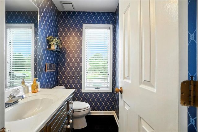 38 Sandie Point LN, Portsmouth, VA 23701