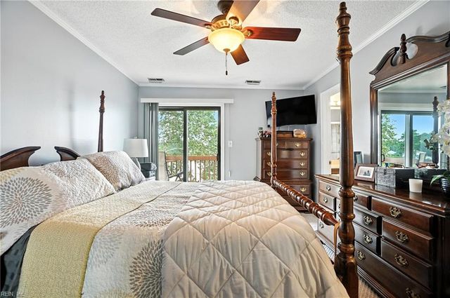 38 Sandie Point LN, Portsmouth, VA 23701