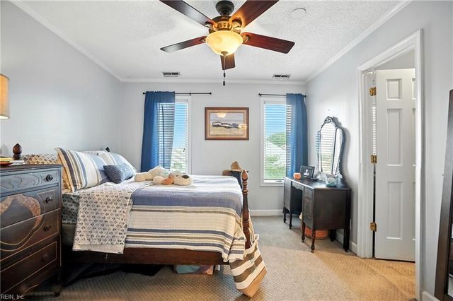 38 Sandie Point LN, Portsmouth, VA 23701