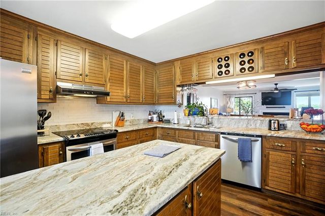 38 Sandie Point LN, Portsmouth, VA 23701