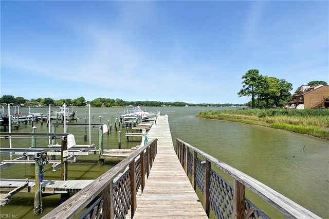 38 Sandie Point LN, Portsmouth, VA 23701