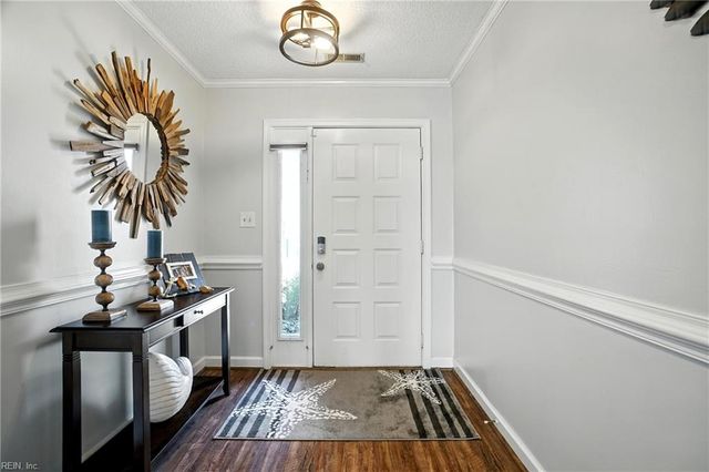 38 Sandie Point LN, Portsmouth, VA 23701