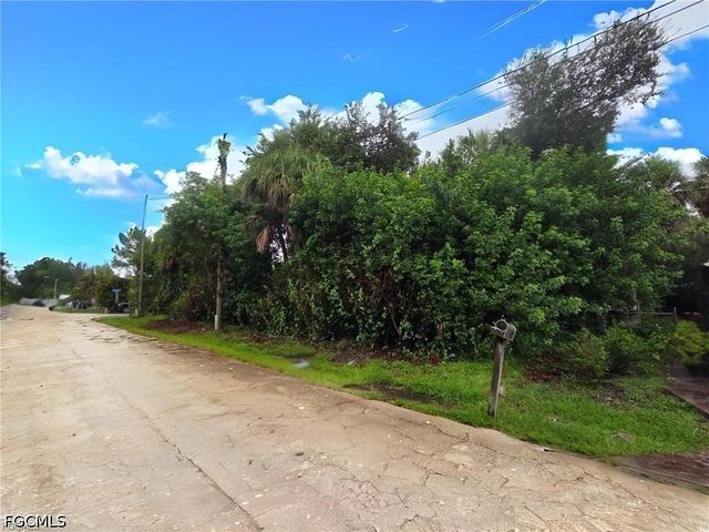 519 San Jose ST, North Fort Myers, FL 33903
