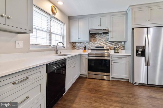 2118 WEXFORD RD, Palmyra, PA 17078