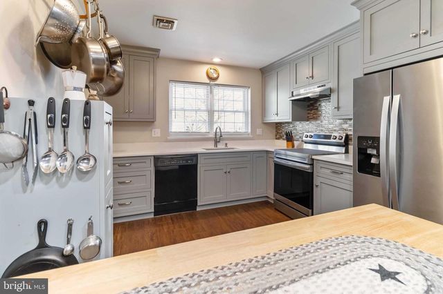 2118 WEXFORD RD, Palmyra, PA 17078