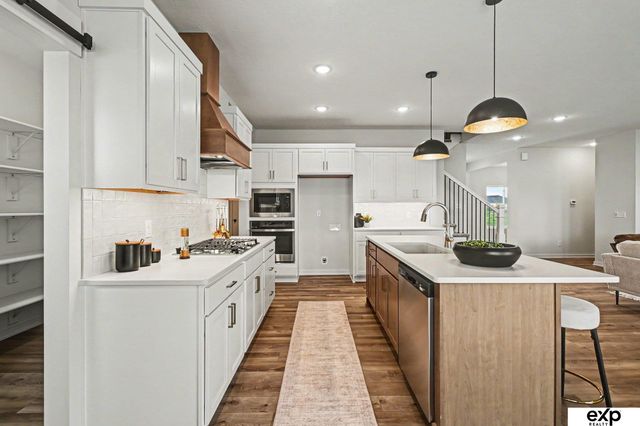 5618 Kestrel Parkway, Elkhorn, NE 68022