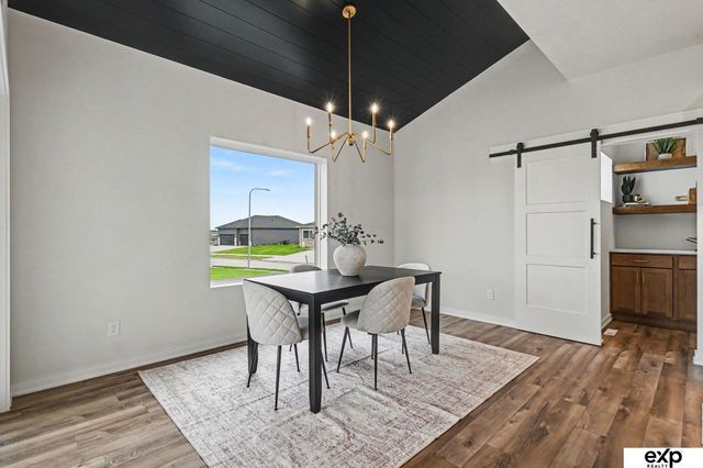5618 Kestrel Parkway, Elkhorn, NE 68022