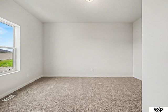 5618 Kestrel Parkway, Elkhorn, NE 68022