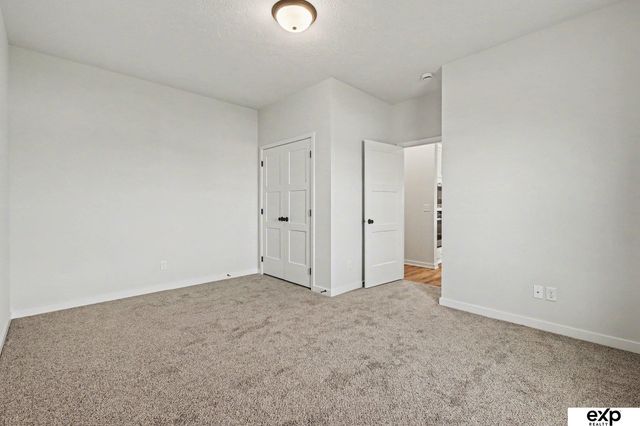 5618 Kestrel Parkway, Elkhorn, NE 68022