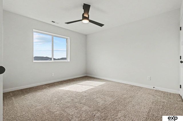 5618 Kestrel Parkway, Elkhorn, NE 68022