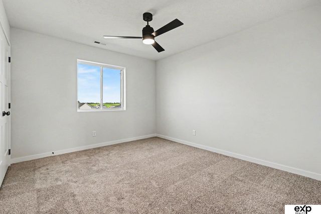 5618 Kestrel Parkway, Elkhorn, NE 68022