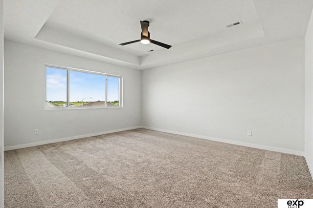 5618 Kestrel Parkway, Elkhorn, NE 68022