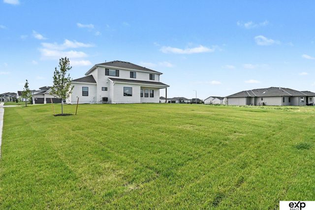 5618 Kestrel Parkway, Elkhorn, NE 68022