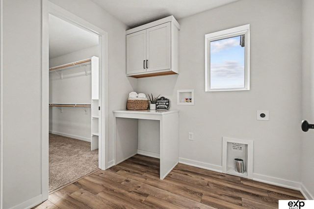 5618 Kestrel Parkway, Elkhorn, NE 68022