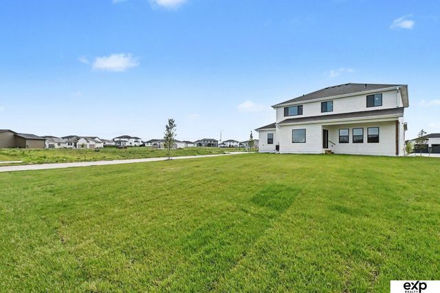 5618 Kestrel Parkway, Elkhorn, NE 68022