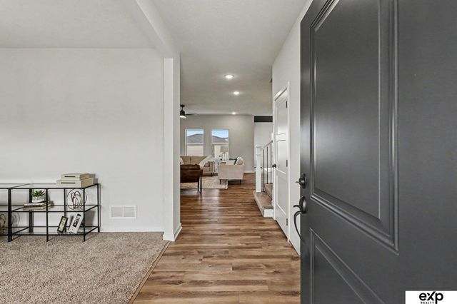 5618 Kestrel Parkway, Elkhorn, NE 68022