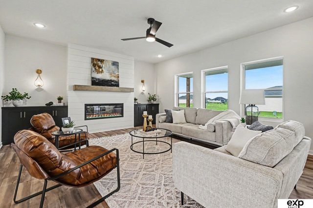 5618 Kestrel Parkway, Elkhorn, NE 68022