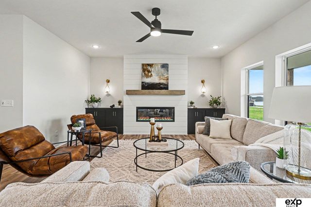 5618 Kestrel Parkway, Elkhorn, NE 68022